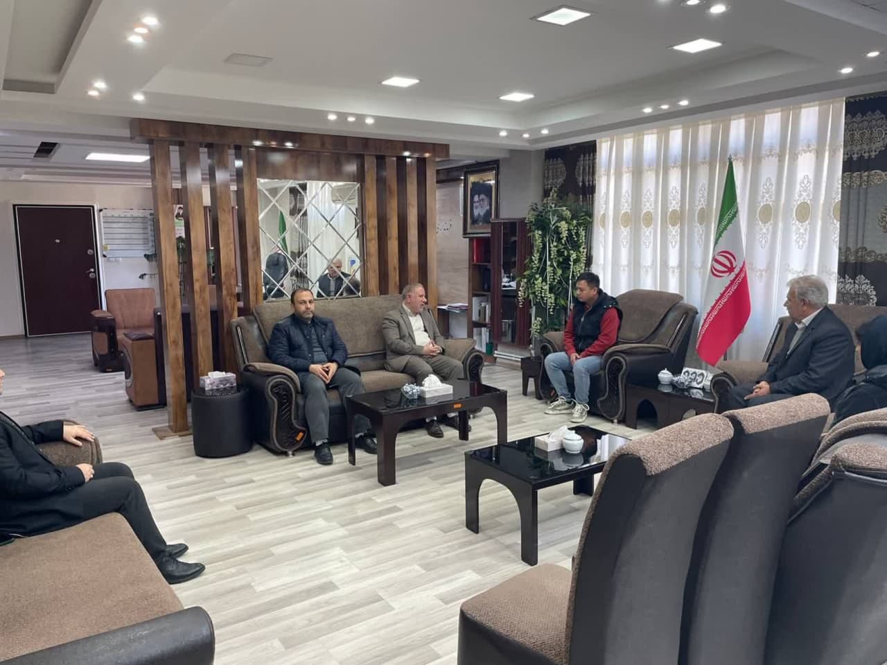 حضور سرمایه گذار خارجی از کشور چین در دفتر فرماندار شهرستان سلماس