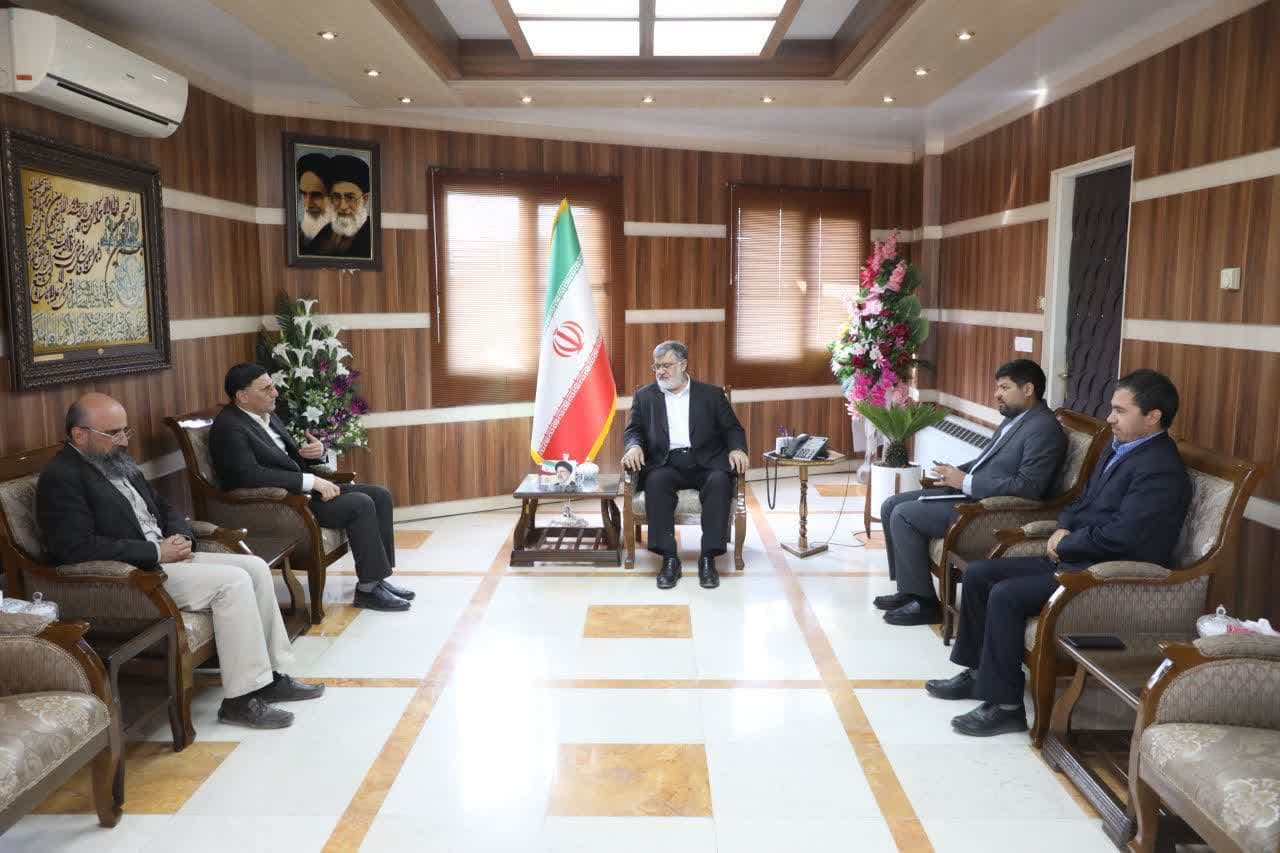 دیدار معاون ساخت وتوسعه راه آهن، بنادر و فرودگاههای شرکت ساخت و توسعه زیربناهای کشور با استاندار آذربایجانغربی