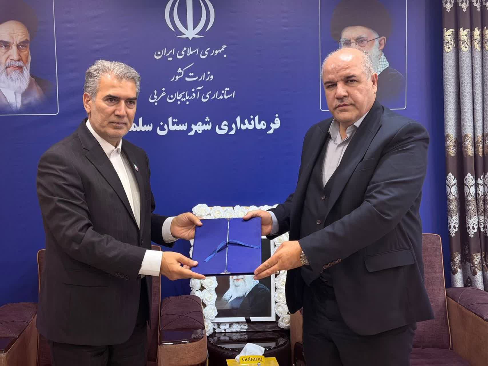 رییس سازمان تأمین اجتماعی شعبه سلماس با فرماندار شهرستان به‌مناسبت هفته کار و کارگر دیدار و گفت‌وگو کرد.