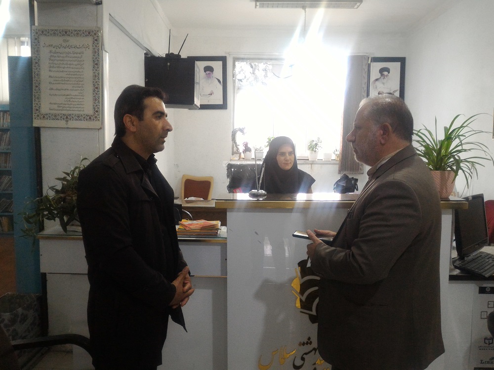 بازدید فرماندار از کتابخانه عمومی شهرستان سلماس