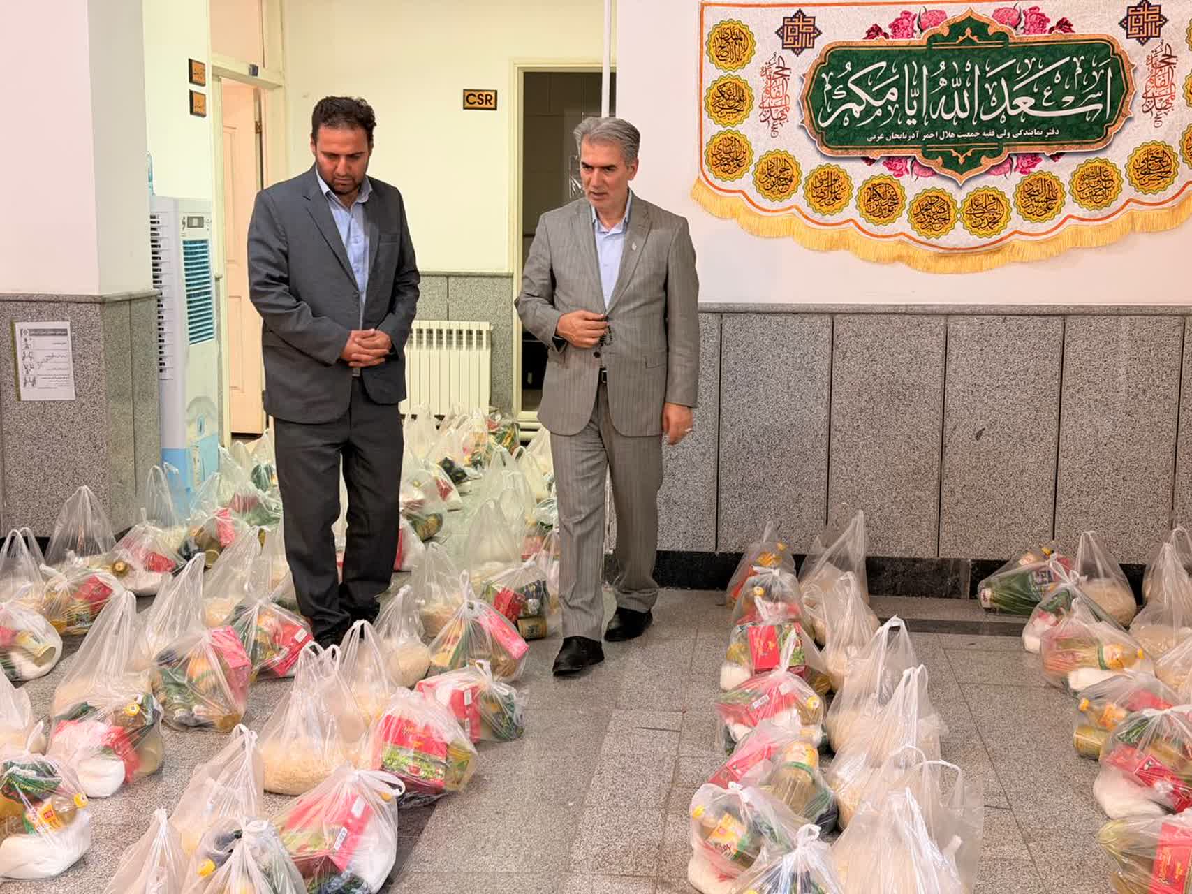 آیین توزیع 130 بسته مواد غذایی ویژه خانوارهای آسیبدیده و متاثر از جنگ، با حضور فرماندار شهرستان سلماس برگزار شد