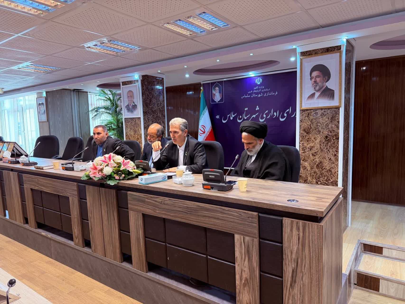 جلسه شورای اداری شهرستان سلماس با حضور مسئولان شهرستانی برگزار شد و در آن بر ضرورت ارتقای خدمت‌رسانی به مردم، انسجام مدیریتی و قدردانی از حضور آگاهانه شهروندان در صحنه‌های مختلف تاکید شد.