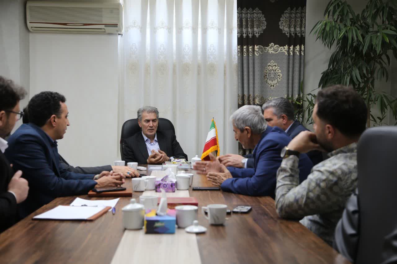 نشست فرماندار سلماس با مسئولین هنری استان و مدیران شهری برای احیای سینمای شهرستان