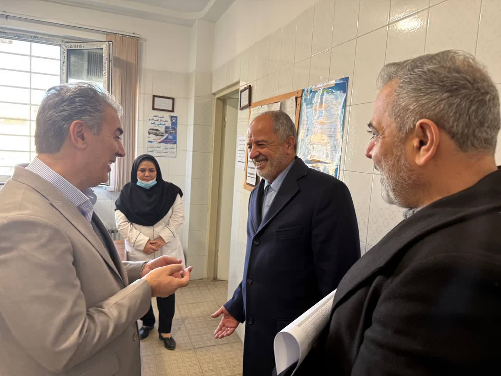 فرماندار شهرستان سلماس بهمراه نماینده مردم شریف شهرستان در مجلس شورای اسلامی از وضعیت خدمات سلامت تازه شهر بازدید کردند
