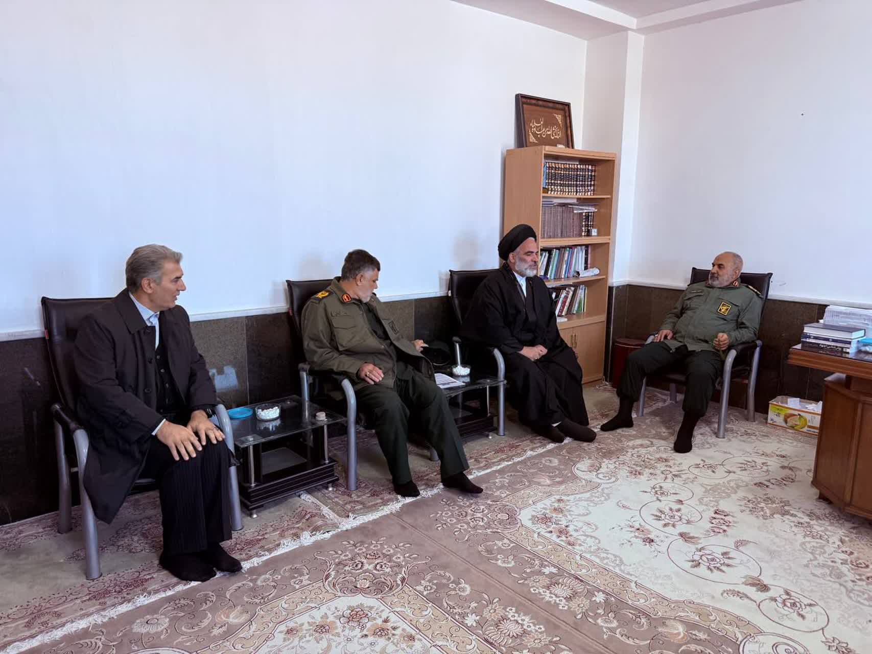 منازل سازمانی حوزه علمیه امام علی(ع) شهرستان سلماس با حضور فرمانده قرارگاه حمزه سیدالشهدا(ع)، فرماندار و امام جمعه این شهرستان افتتاح شد.