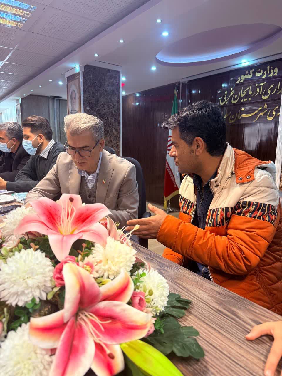 ملاقات مردمی فرماندار سلماس؛ شنیدن دغدغه‌های مردم در پنج ساعت مستقیم