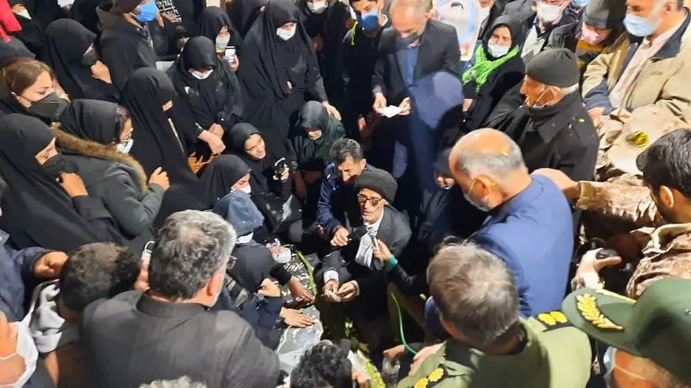 پایان ۳۳سال فراق و چشم انتظاری خانواده شهید گمنام آرمیده در سلماس