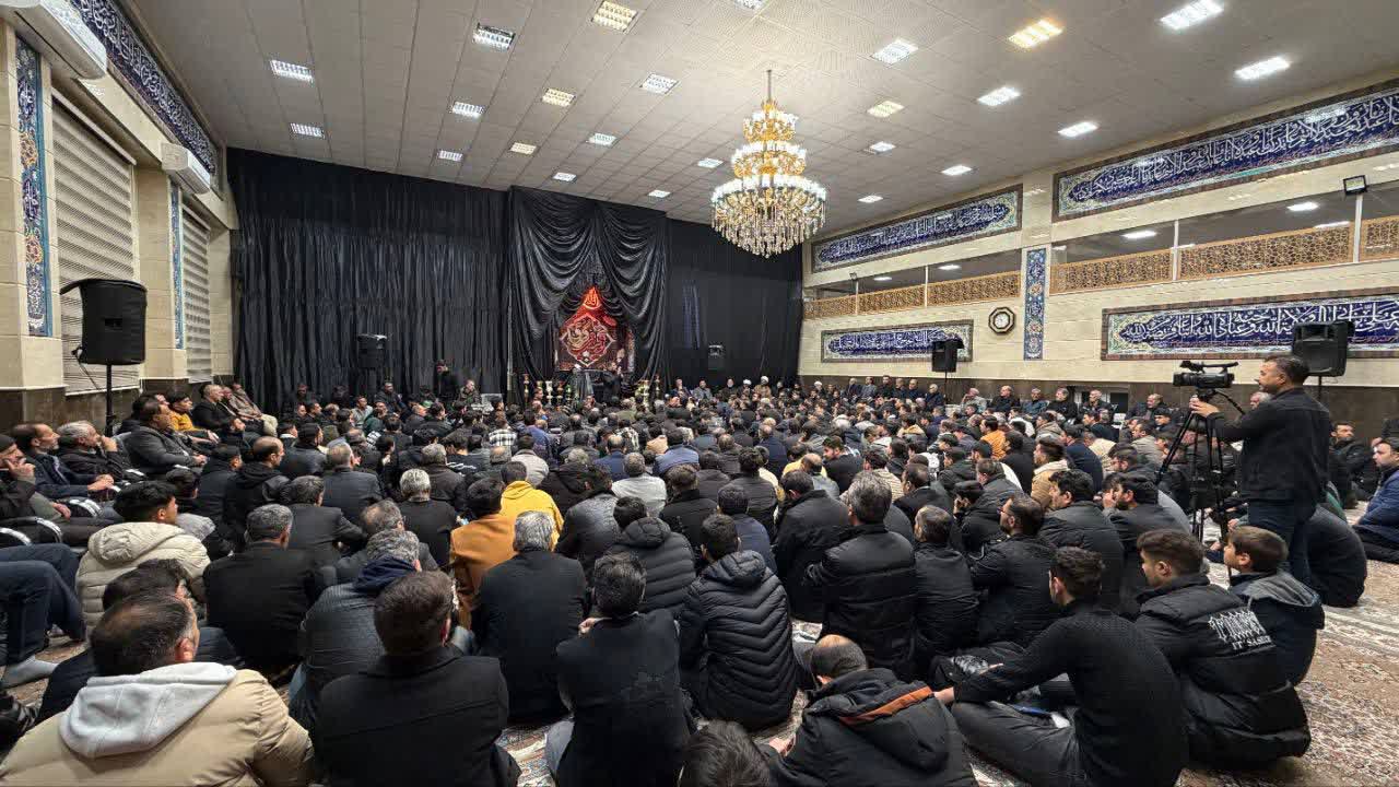 مراسم عزاداری مردم ولایتمدار شهرستان سلماس بهمناسبت ایام شهادت حضرت زینب کبری (س) با حضور گسترده اقشار مختلف مردم برگزار شد.