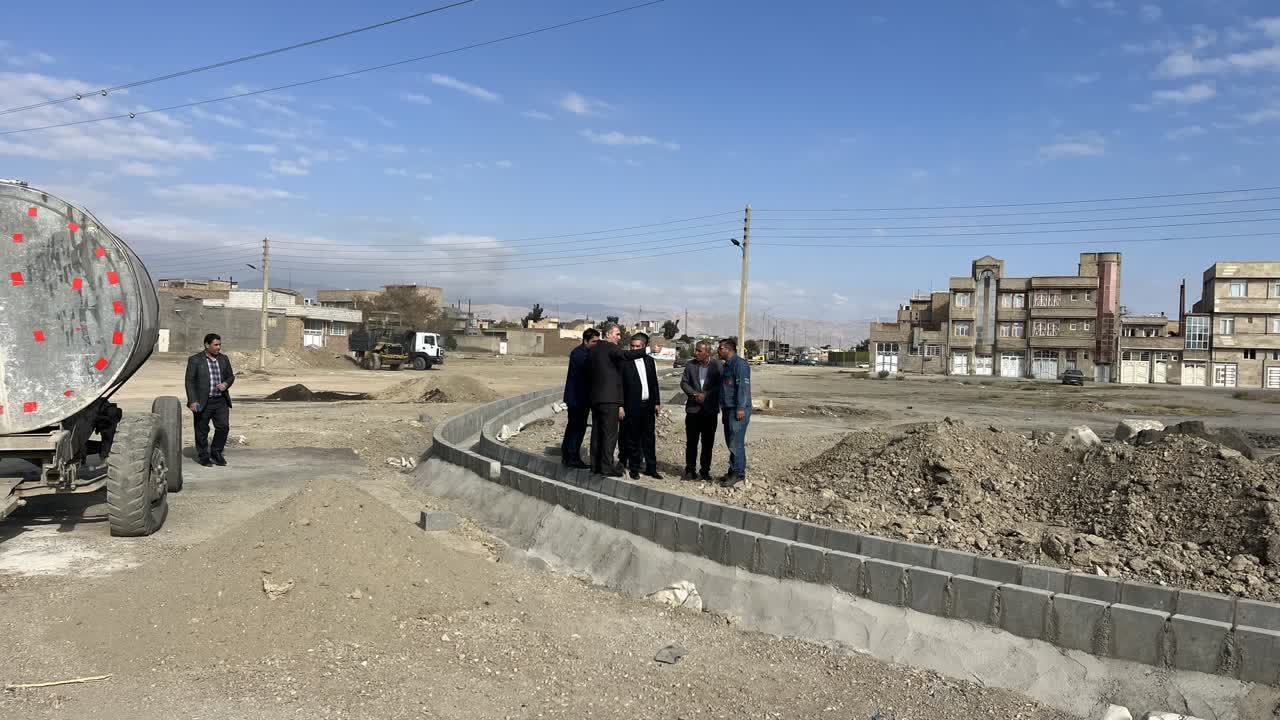 بازدید فرماندار سلماس از روند جابجایی شبکه برق میدان امام علی (ع)