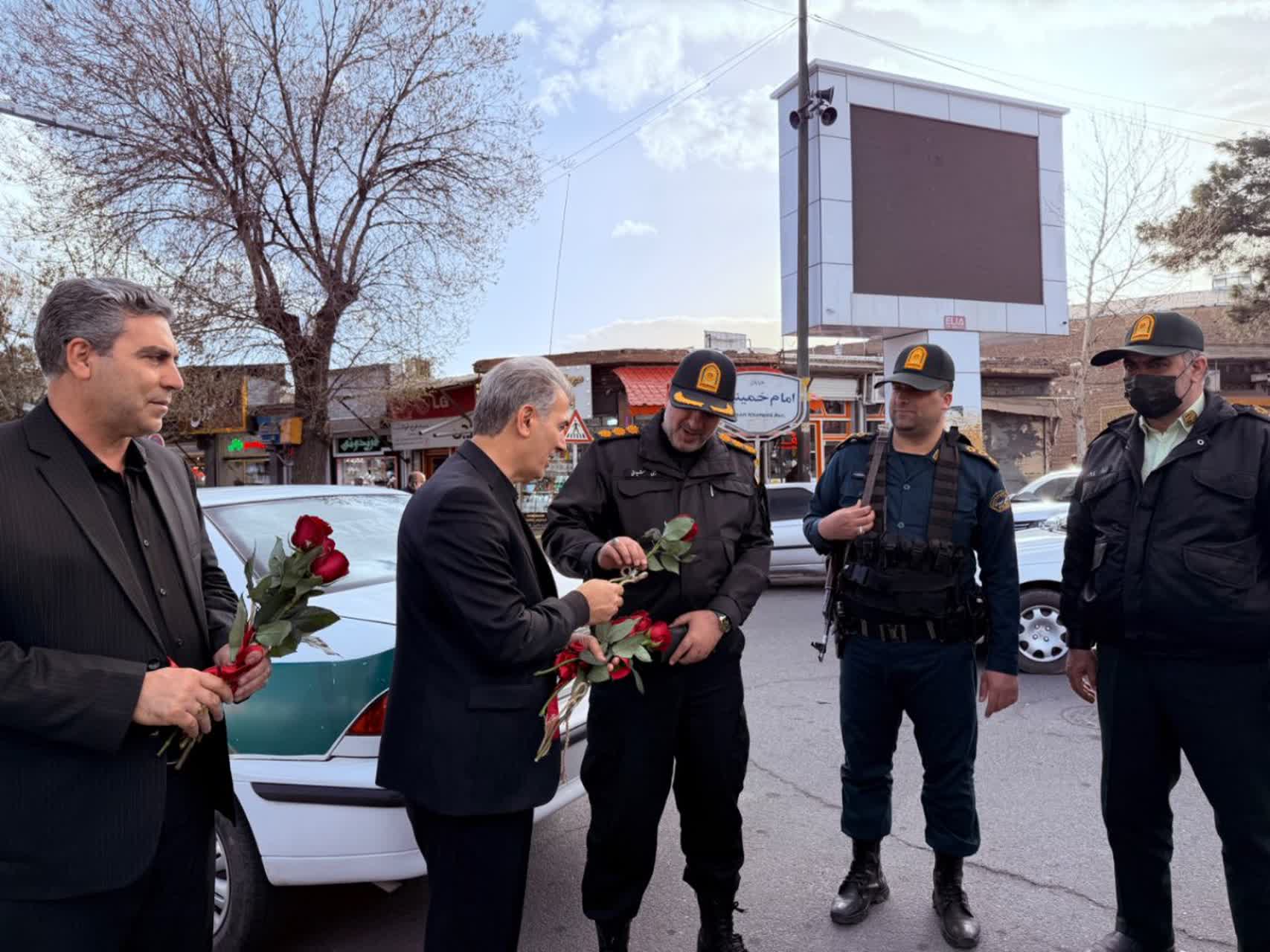 فرماندار و شهردار سلماس از نیروهای مسلح و امدادی تجلیل کردند