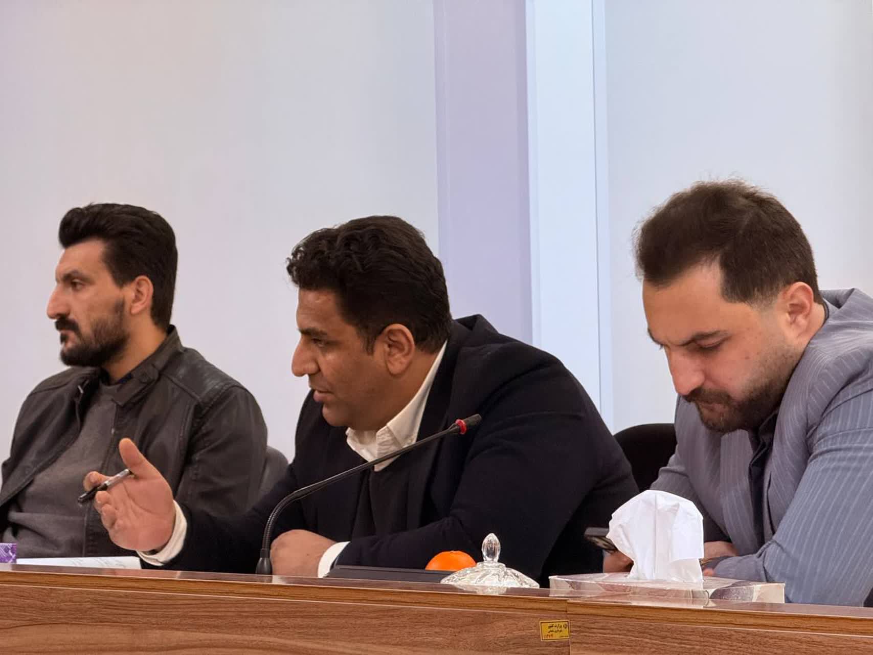 حضور فرماندار،شهردار،رئیس دادگستری و دادستان عمومی و انقلاب شهرستان سلماس در صحن شورای اسلامی شهر با هدف برگزاری جلسه هماهنگی برای رفع مشکلات ترمینال و حمل‌ونقل شهری انجام شد.