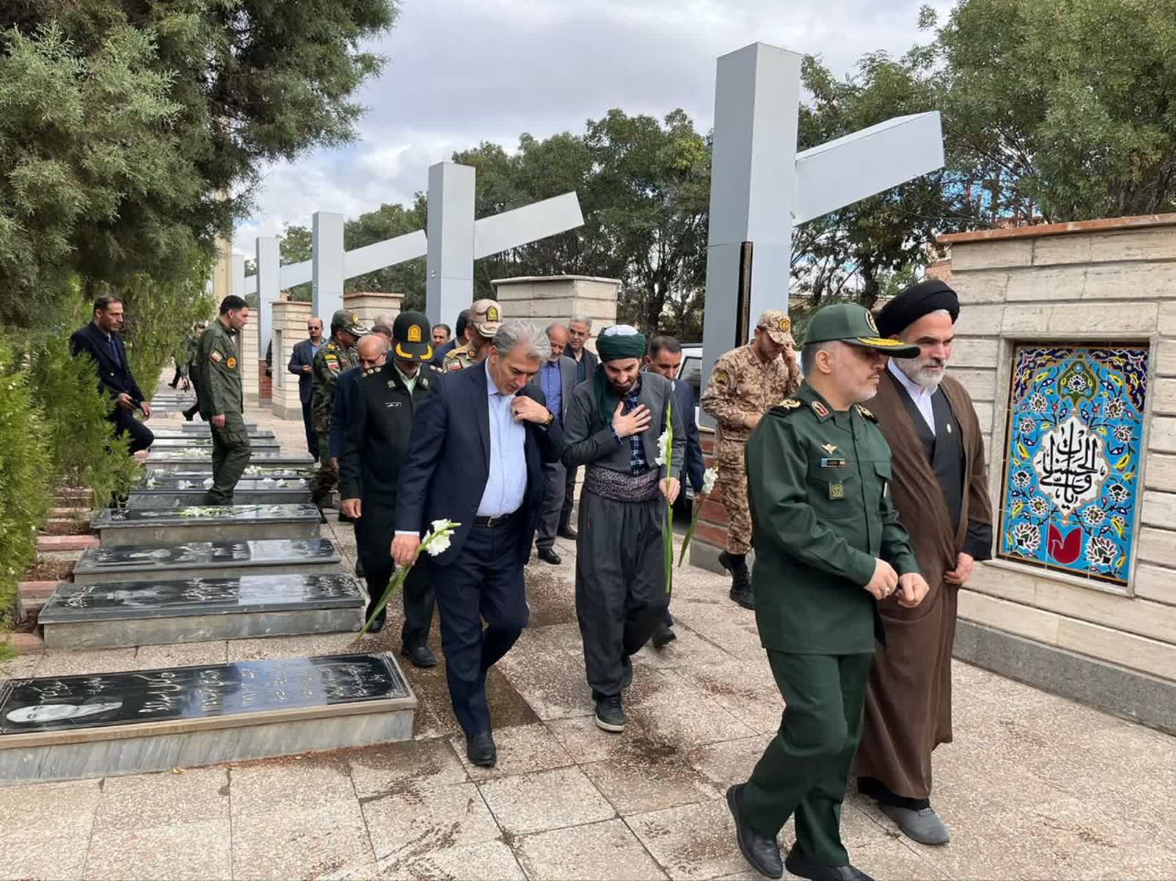 🇮🇷میثاق با شهدا در اولین روز هفته دفاع مقدس در شهرستان سلماس