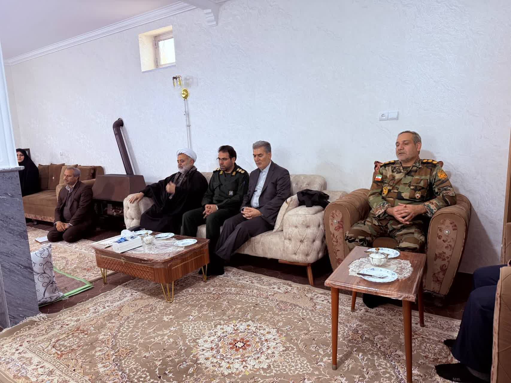 🌷دیدار فرماندار شهرستان سلماس و مشاور استاندار در امور ایثارگران با خانواده معزز شهدا
