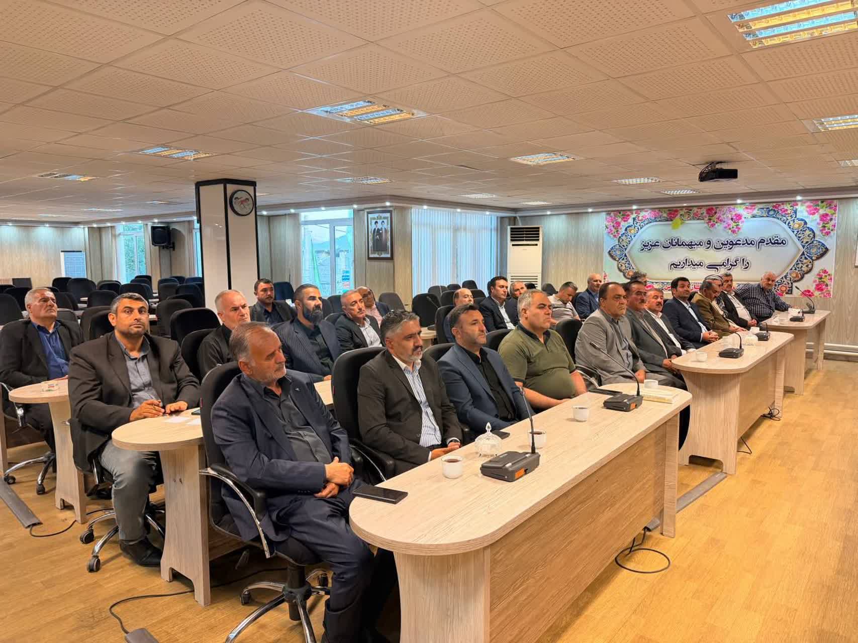 دیدار فرماندار سلماس با امام جمعه اهل سنت و جمعی از معتمدان اهل سنت شهرستان