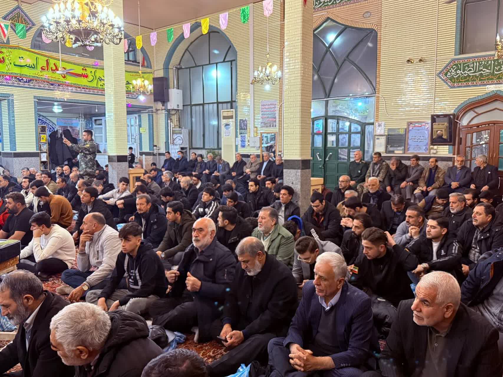 مراسم یادواره شهدا به مناسبت گرامیداشت سالگرد شهادت سپهبد شهید حاج قاسم سلیمانی در مسجد حاج امین‌الاسلام برگزار شد.