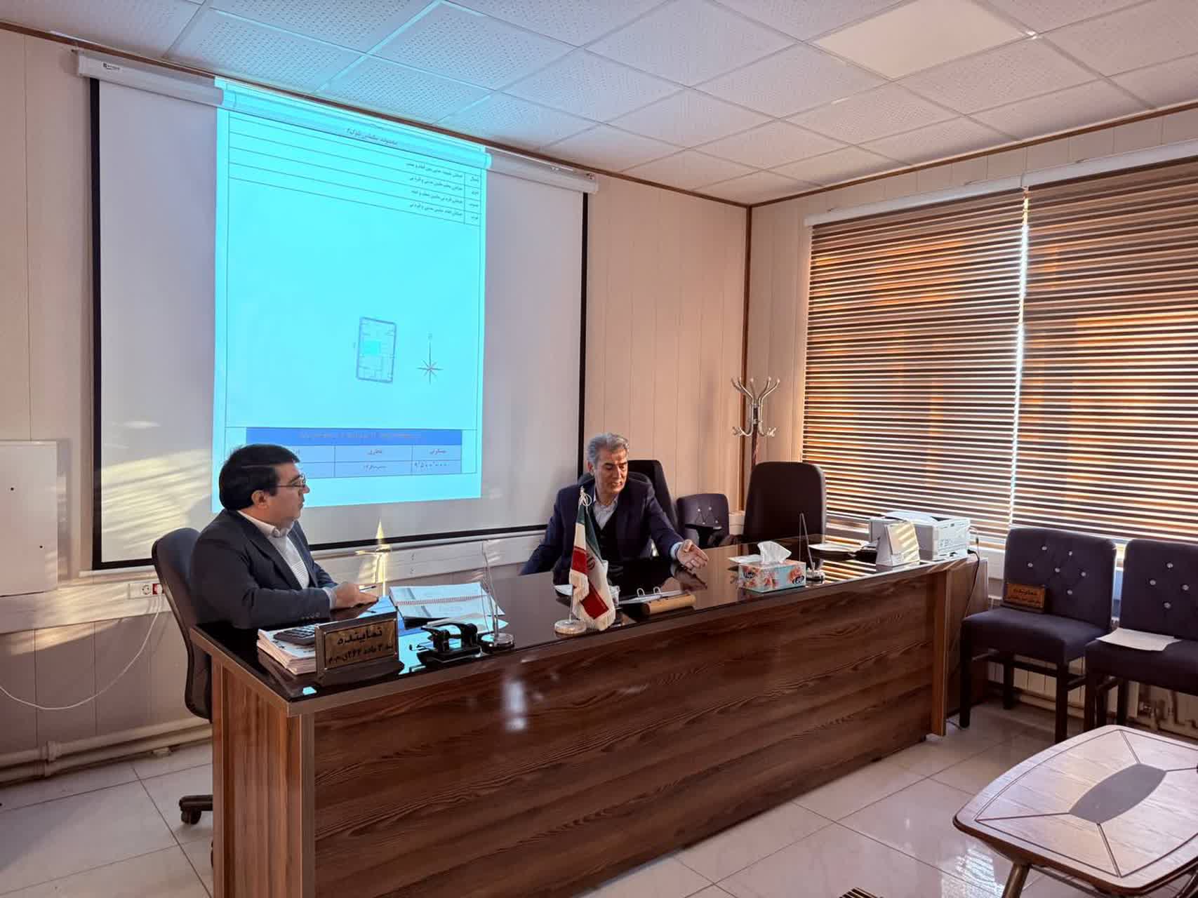 جلسه ارزش‌گذاری دفترچه‌های مالیاتی با حضور فرماندار شهرستان سلماس، رئیس اداره امور مالیاتی، نمایندگان بخشداری‌ها، شوراهای اسلامی شهر سلماس و تازه‌شهر، نماینده جهاد کشاورزی و نماینده اداره راه و شهرساز