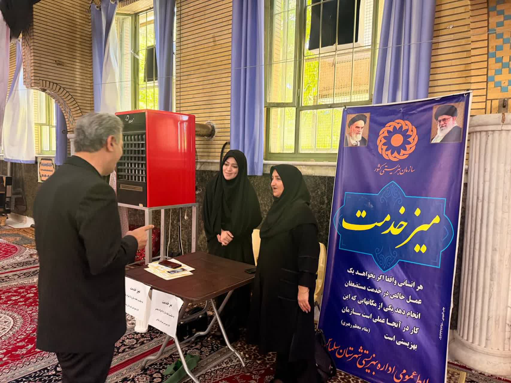 🔹 علی علائی فرماندار شهرستان با حضور در مصلای امام خمینی (ره) و همزمان با برگزاری آیین عبادی ـ سیاسی نماز جمعه، از میزهای ارتباطات مردمی دستگاههای اجرایی بازدید کرد.