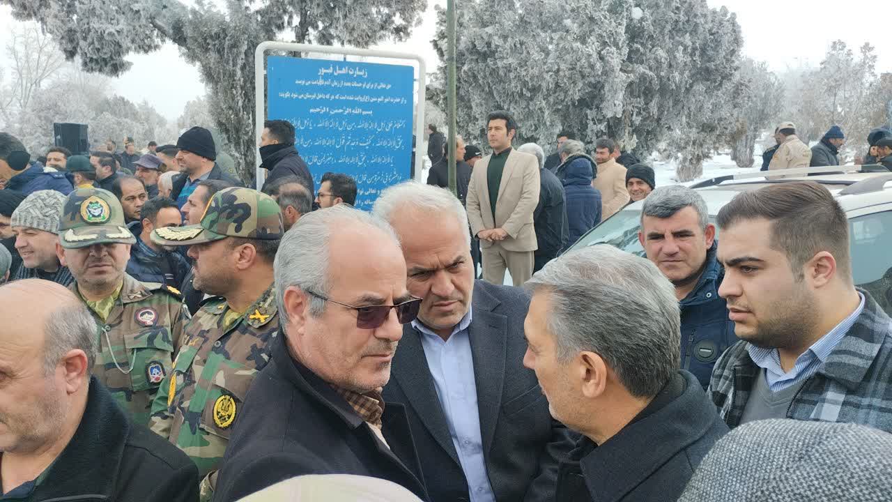 حضور فرماندار، امام جمعه و مسئولان شهرستان سلماس در مراسم خاکسپاری والده فرمانده انتظامی سلماس