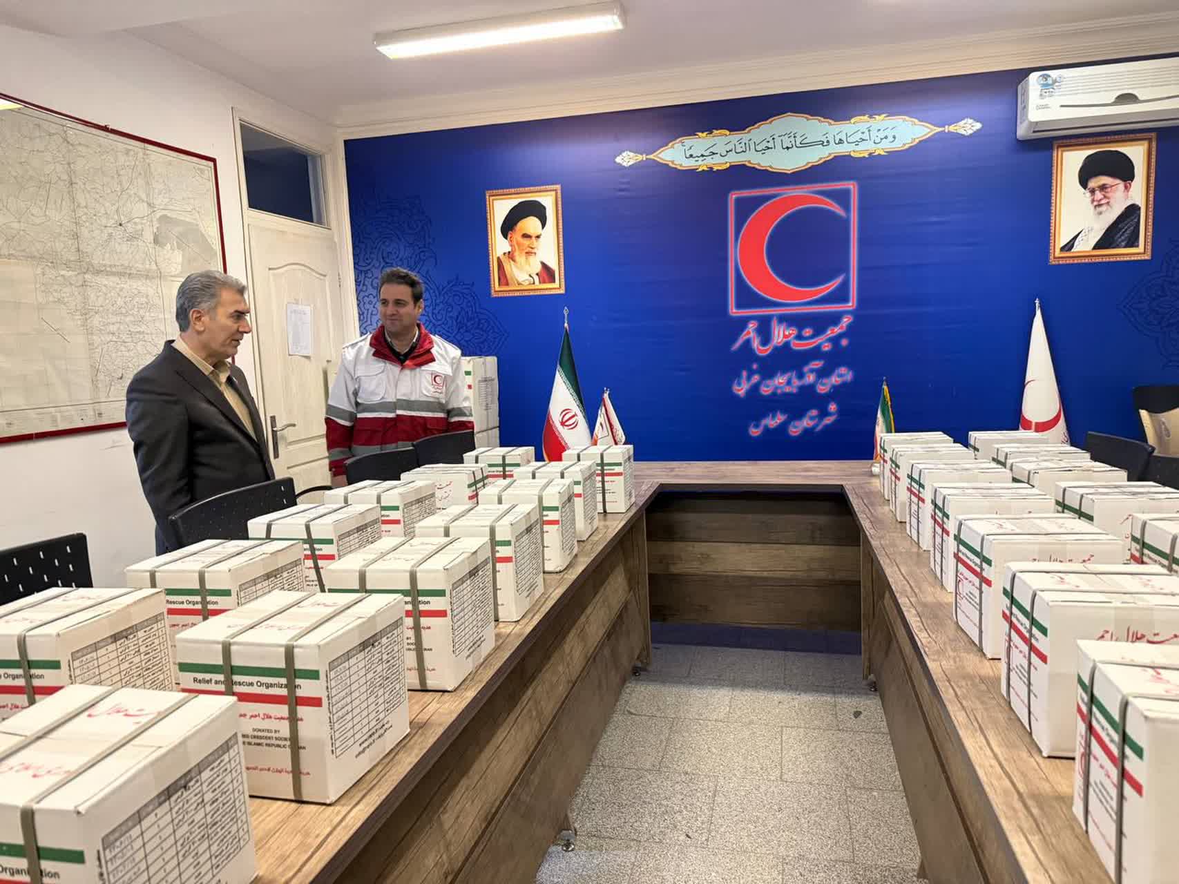 🔹آغاز کمک‌های انسان‌دوستانه در دهه فجر؛ آماده‌سازی 50 بسته معیشتی توسط داوطلبان هلال‌احمر سلماس