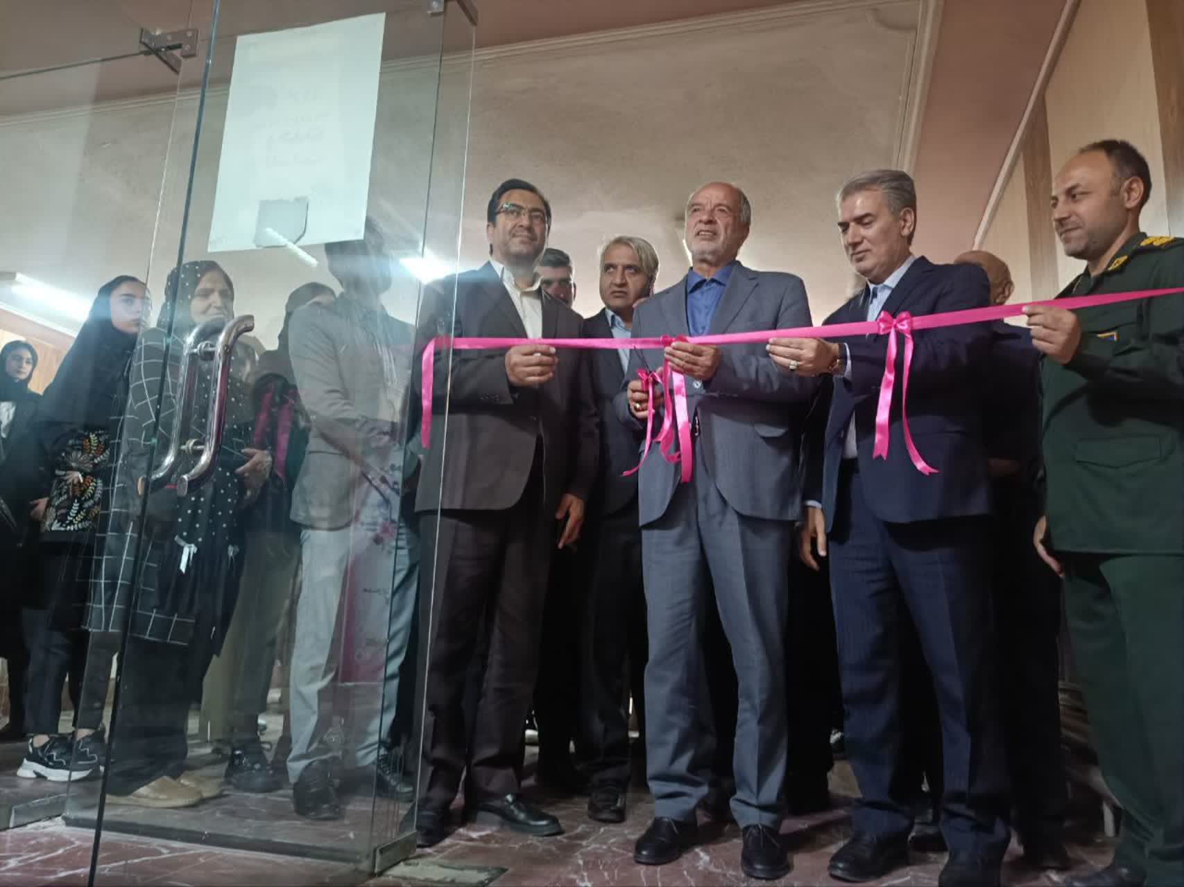 به مناسبت گرامیداشت هفته دفاع مقدس، نمایشگاه هنرهای تجسمی با عنوان «ذهنهای زیبا» روز شنبه 29 شهریور با حضور علی علائی فرماندار سلماس و نماینده مردم در مجلس شورای اسلامی افتتاح شد.