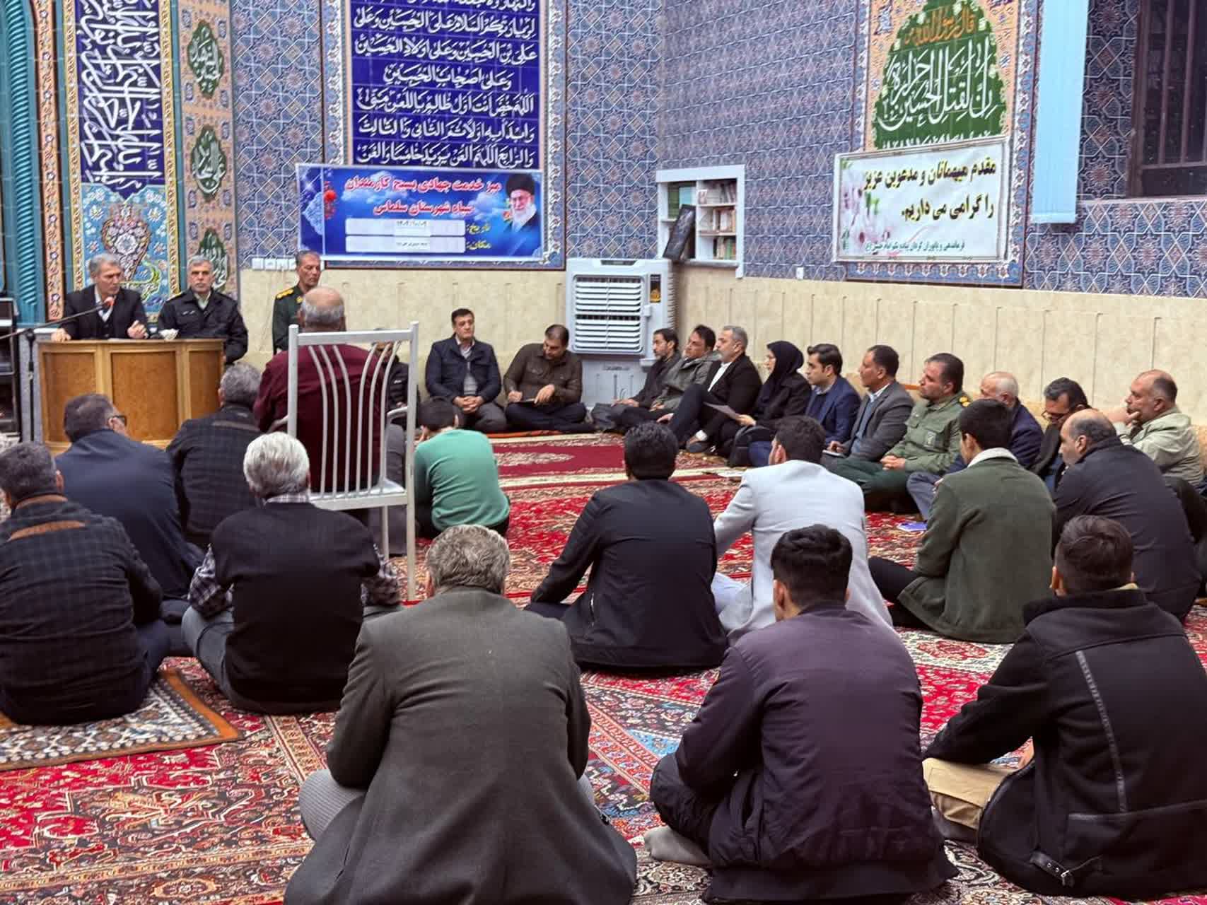 برگزاری میز خدمت جهادی در سلماس با حضور فرماندار و پاسخگویی مستقیم به مطالبات مردمی