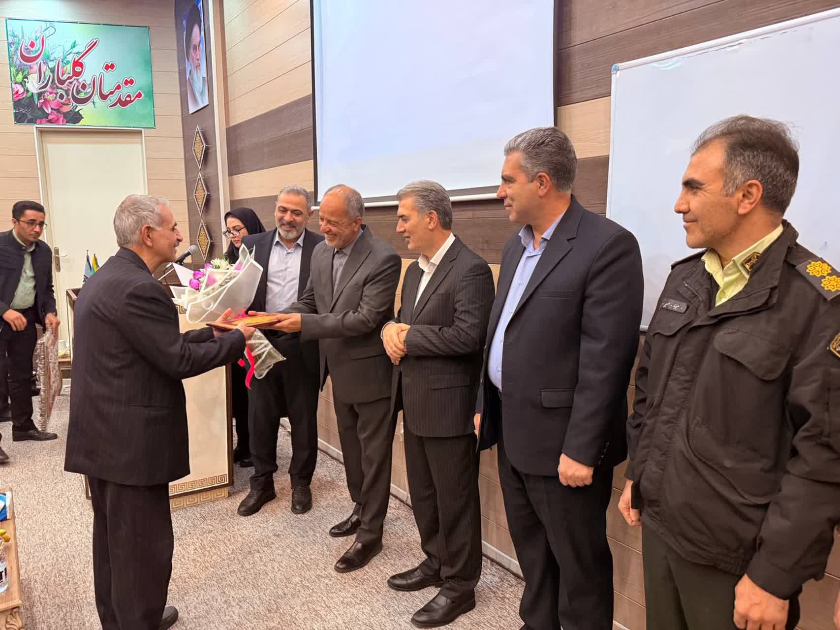 ⭕️ آیین تودیع و معارفه رئیس بیمارستان خاتمالانبیاء(ص) سلماس با حضور فرماندار شهرستان، نماینده مردم سلماس در مجلس شورای اسلامی و جمعی از مسئولین شهرستانی برگزار شد.