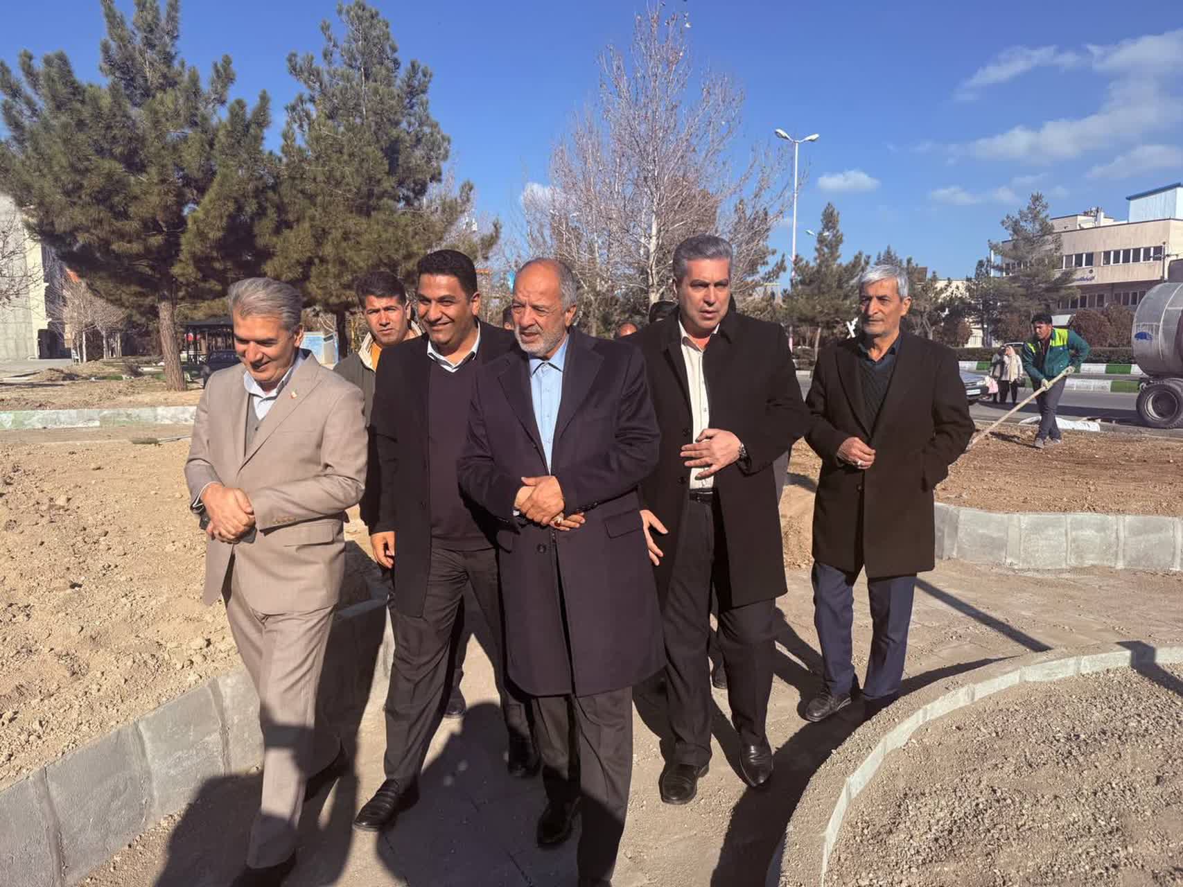 بازدید فرماندار شهرستان،نماینده، شهردار و اعضای شورای اسلامی شهر از فضای سبز جدید بلوار امام رضا(ع)