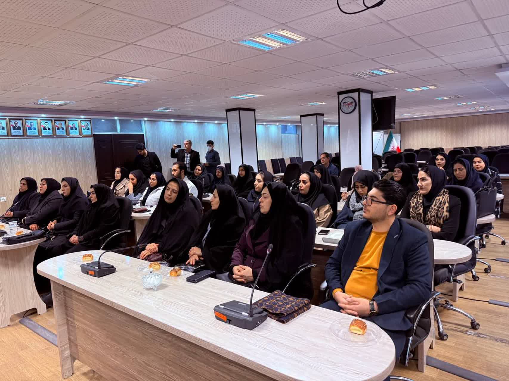 آیین تجلیل از مددکاران اجتماعی شاغل در ادارات شهرستان سلماس با حضور فرماندار و رئیس اداره بهزیستی شهرستان، در سالن جلسات شهید سالمی فرمانداری برگزار شد.