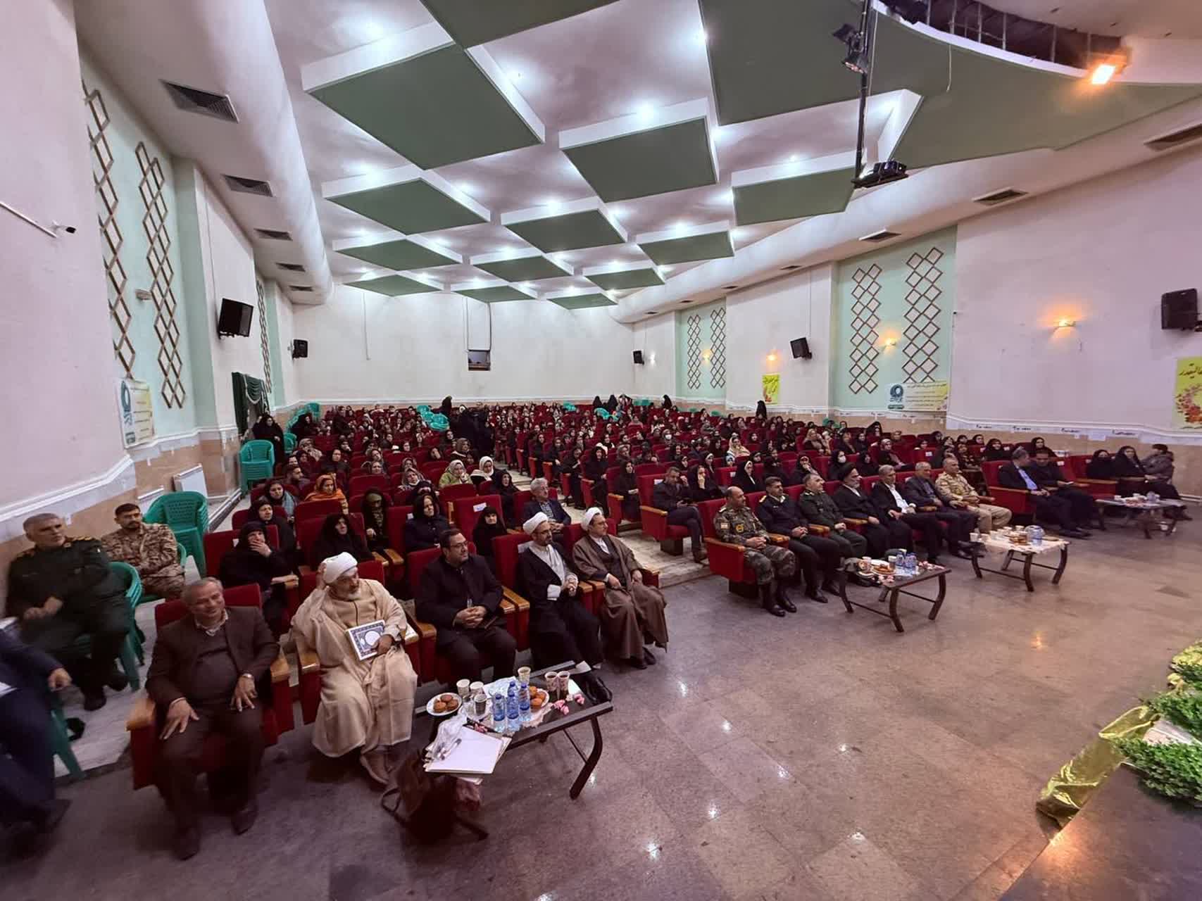 🌸جشن بزرگ «بانوی باشکوه» به مناسبت میلاد فرخنده حضرت فاطمه زهرا(س) و گرامیداشت روز مادر و زن، با حضور امام جمعه، فرماندار، نماینده مردم سلماس در مجلس شورای اسلامی و اعضای شورای تأمین و شورای اداری شه