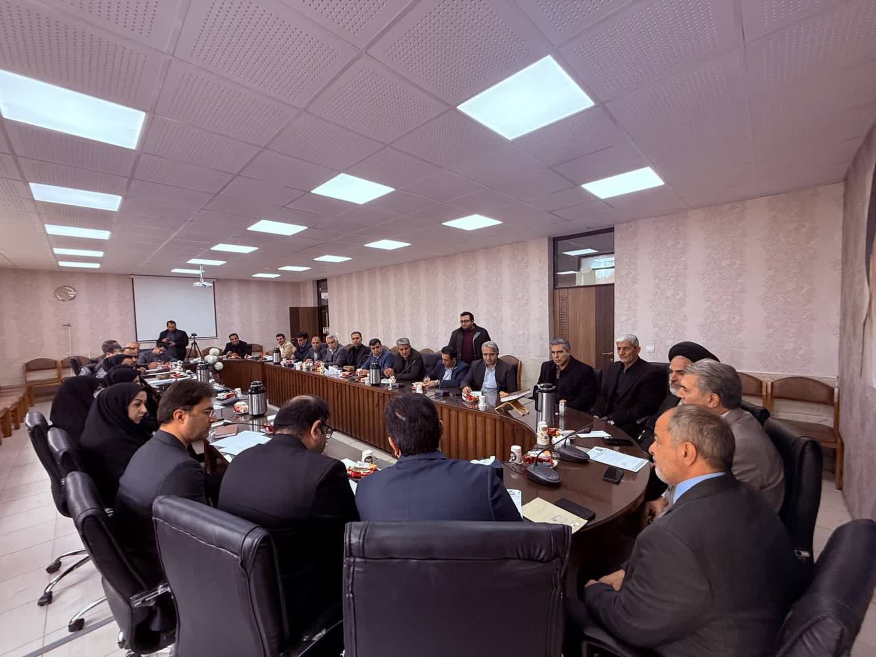 جلسه شورای آموزش و پرورش شهرستان سلماس با حضور علائی فرماندار و رییس شورای آموزش و پرورش شهرستان سلماس،امام جمعه، نماینده مردم شریف سلماس در مجلس شورای اسلامی،مدیرکل نوسازی توسعه و تجهیز مدارس استان و