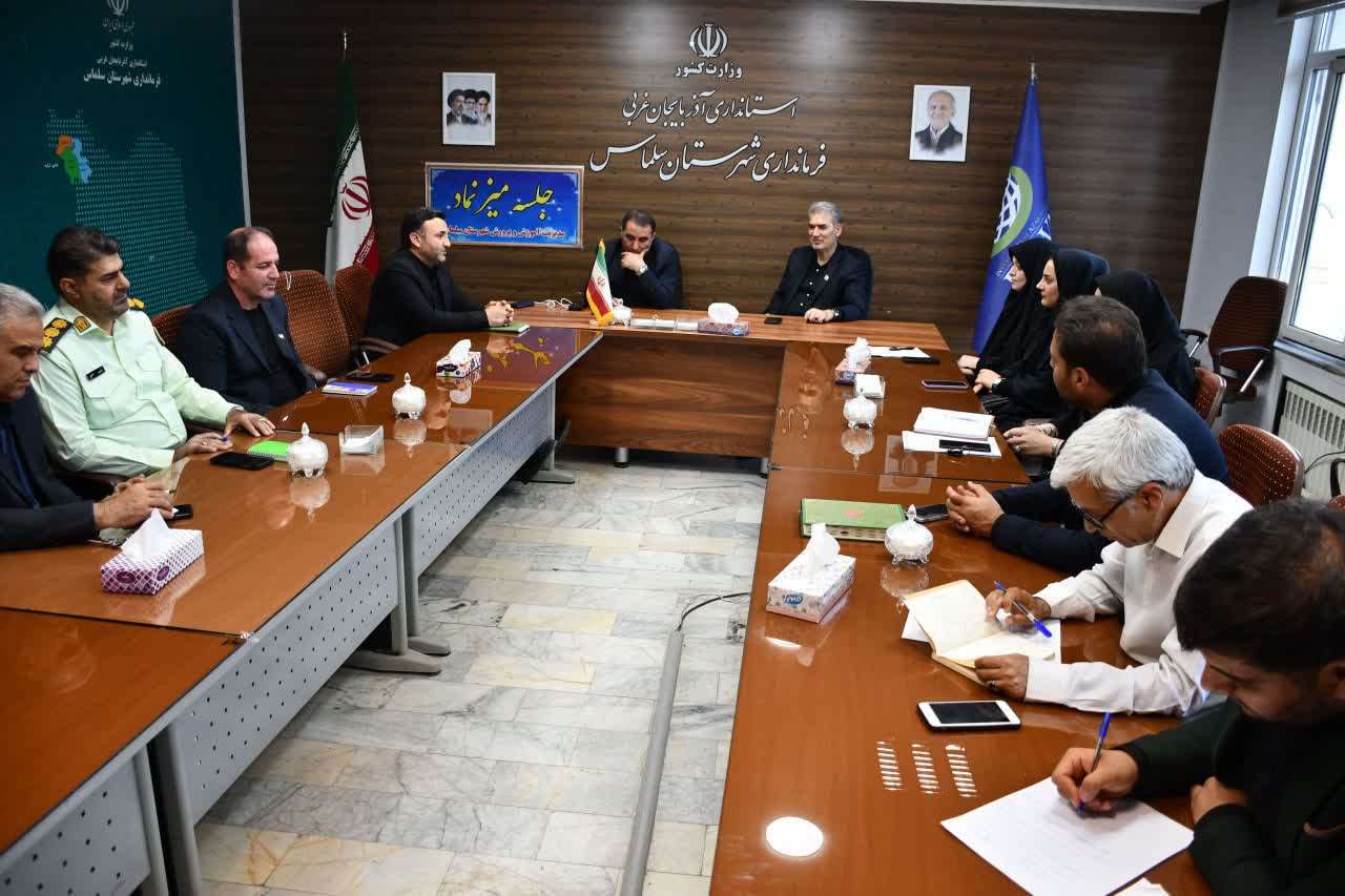 همافزایی دستگاههای اجرایی سلماس در «میز نماد»؛ گامی عملی برای ارتقای سلامت اجتماعی دانشآموزان