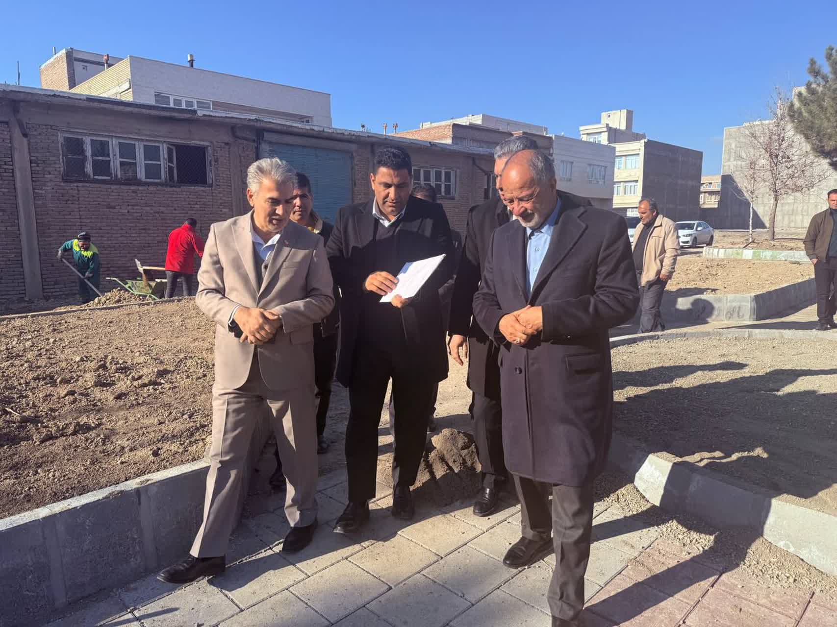 بازدید فرماندار شهرستان،نماینده، شهردار و اعضای شورای اسلامی شهر از فضای سبز جدید بلوار امام رضا(ع)