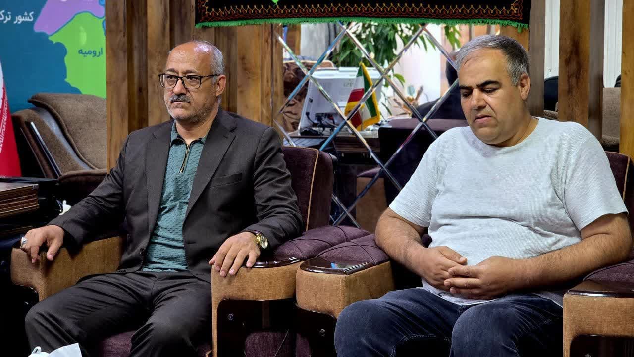 دیدار رئیس آموزش و پرورش سلماس و خیر مدرسهساز با فرماندار سلماس