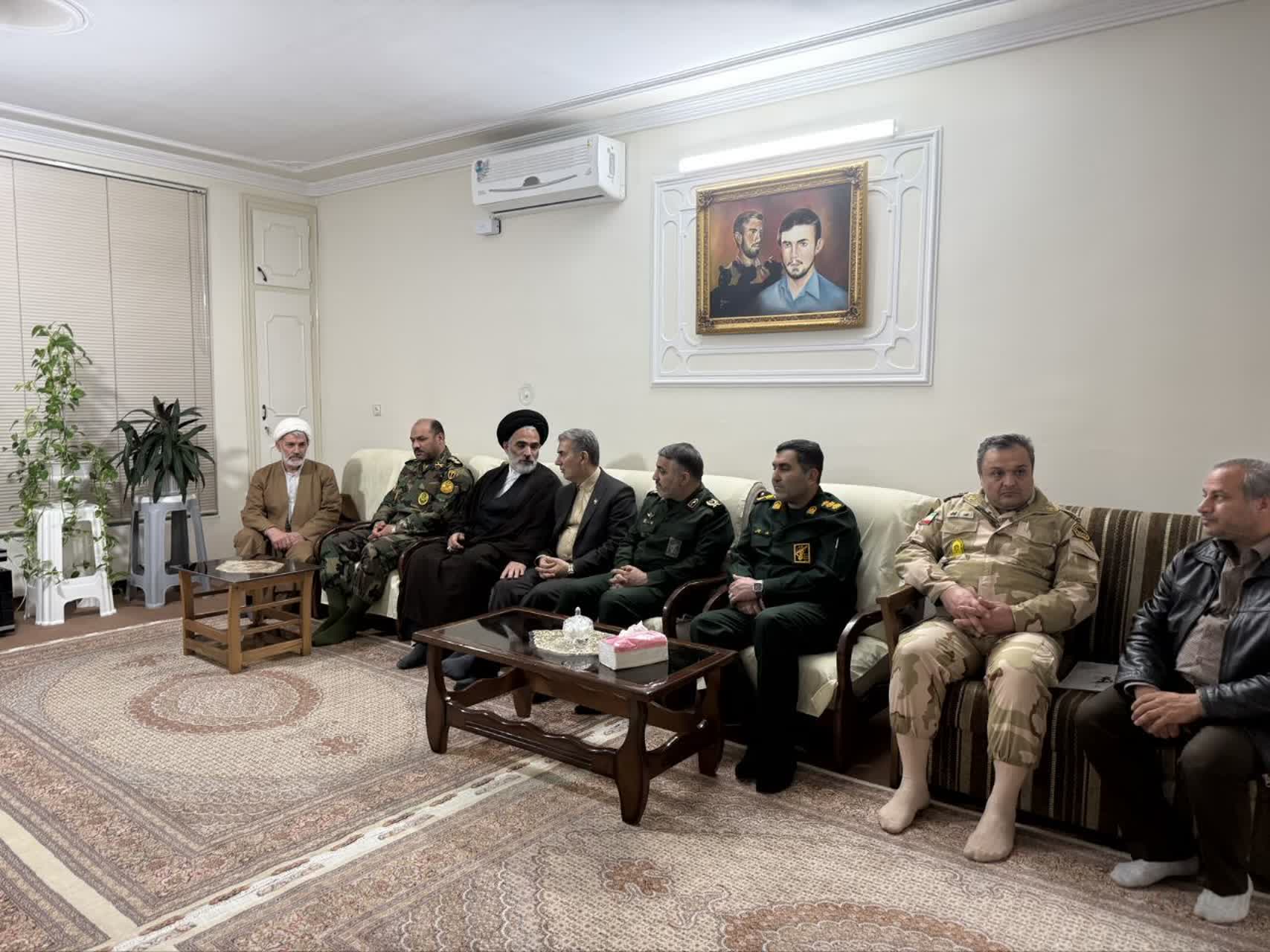 تجلیل مسئولان سلماس از والدین معزز شهید «علی بابا»