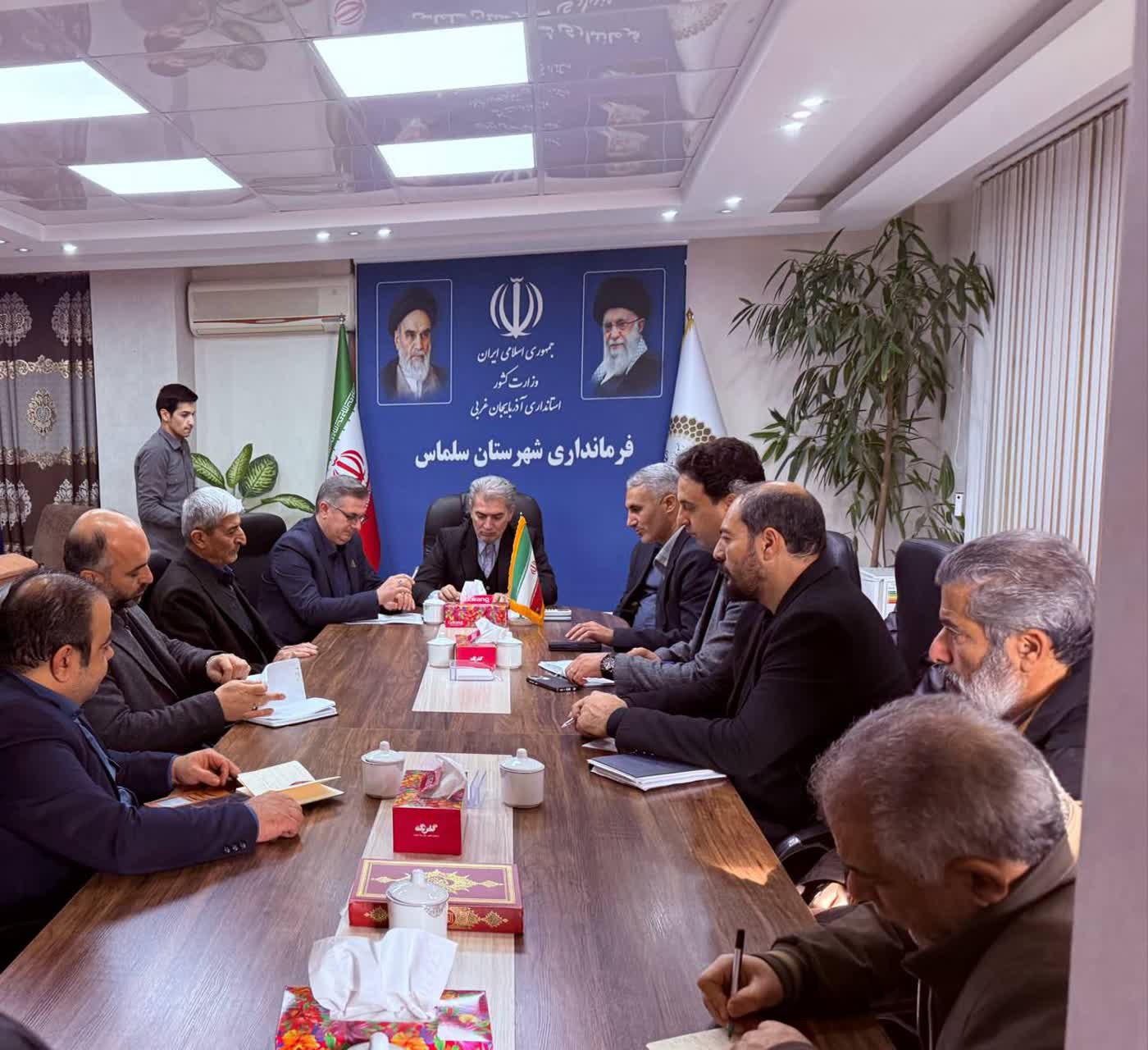 جلسه شورای هماهنگی بخش کشاورزی شهرستان سلماس به ریاست فرماندار و با حضور مدیرکل تعاونی روستایی استان و اعضای شورا برگزار شد.  🔹در این جلسه موضوع راه‌اندازی روستا بازار در شهرستان سلماس با هدف حمایت ا