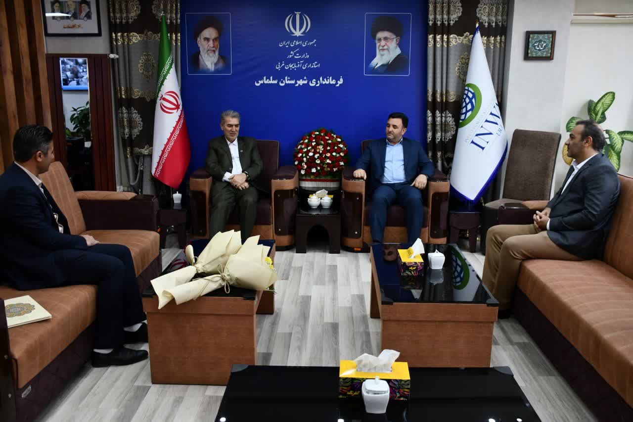 تجلیل از حامیان برگزاری مسابقات هندبال کشوری در سلماس