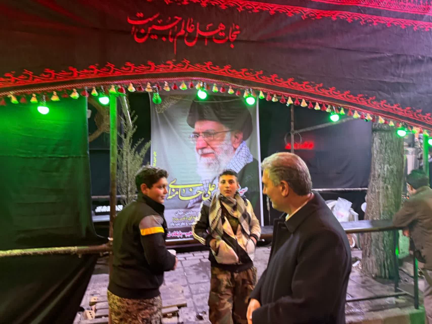 حضور فرماندار شهرستان سلماس در مواکب مستقر در محل بیعت مردم سلماس با رهبر انقلاب و نیروهای مسلح