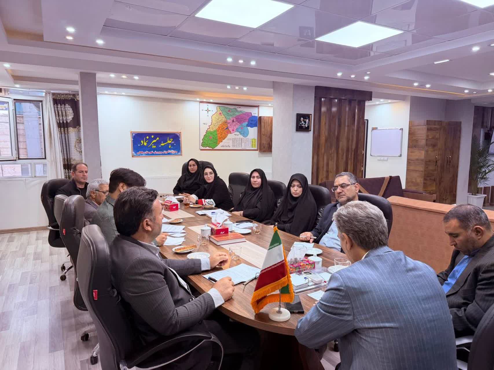 جلسه میز نماد آموزش و پرورش شهرستان سلماس با حضور مسئولان شهرستانی در دفتر فرماندار برگزار شد.