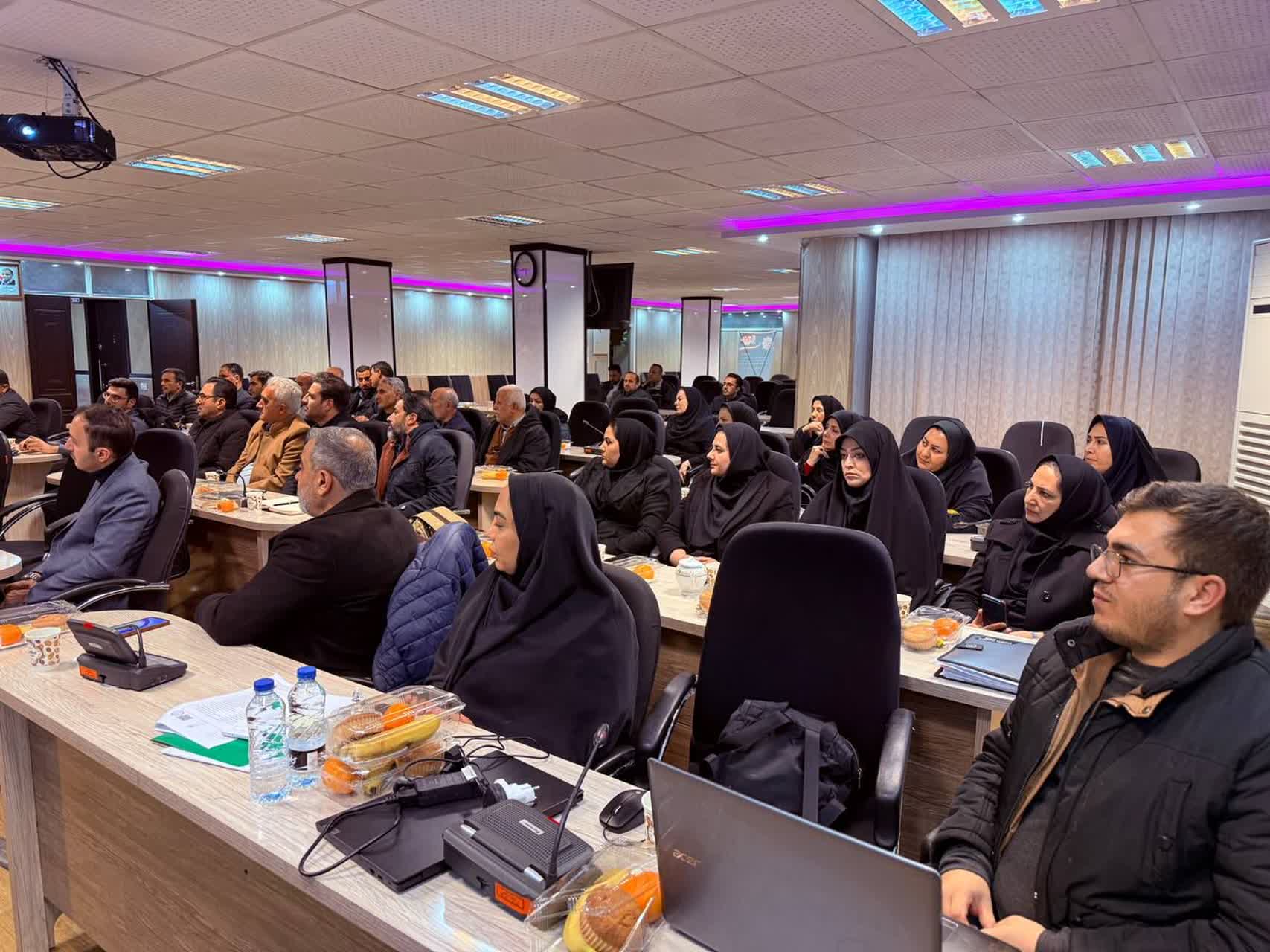 ⭕️ ششمین مجمع سلامت شهرستان سلماس با حضور علی علائی فرماندار شهرستان سلماس،دکتر ریخته گر معاون امور بهداشت رییس دانشگاه علوم پزشکی استان مهندس محمودی سرپرست کارگروه امنیت غذایی استان و اعضای جلسه در س