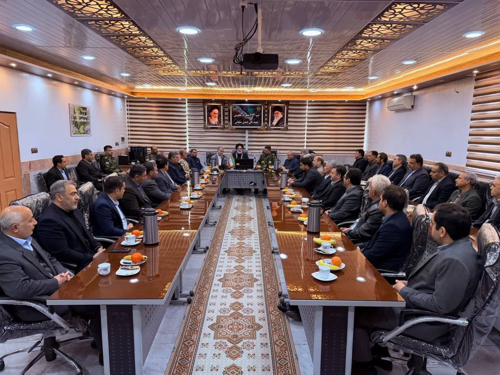 به مناسبت 29 فروردین روز ارتش جمهوری اسلامی ایران، امام جمعه، فرماندار و اعضای شورای تأمین و اداری شهرستان سلماس با فرمانده و کارکنان تیپ 264 متحرک هجومی شهید علی عبدی دیدار کرده و این روز را تبریک گف