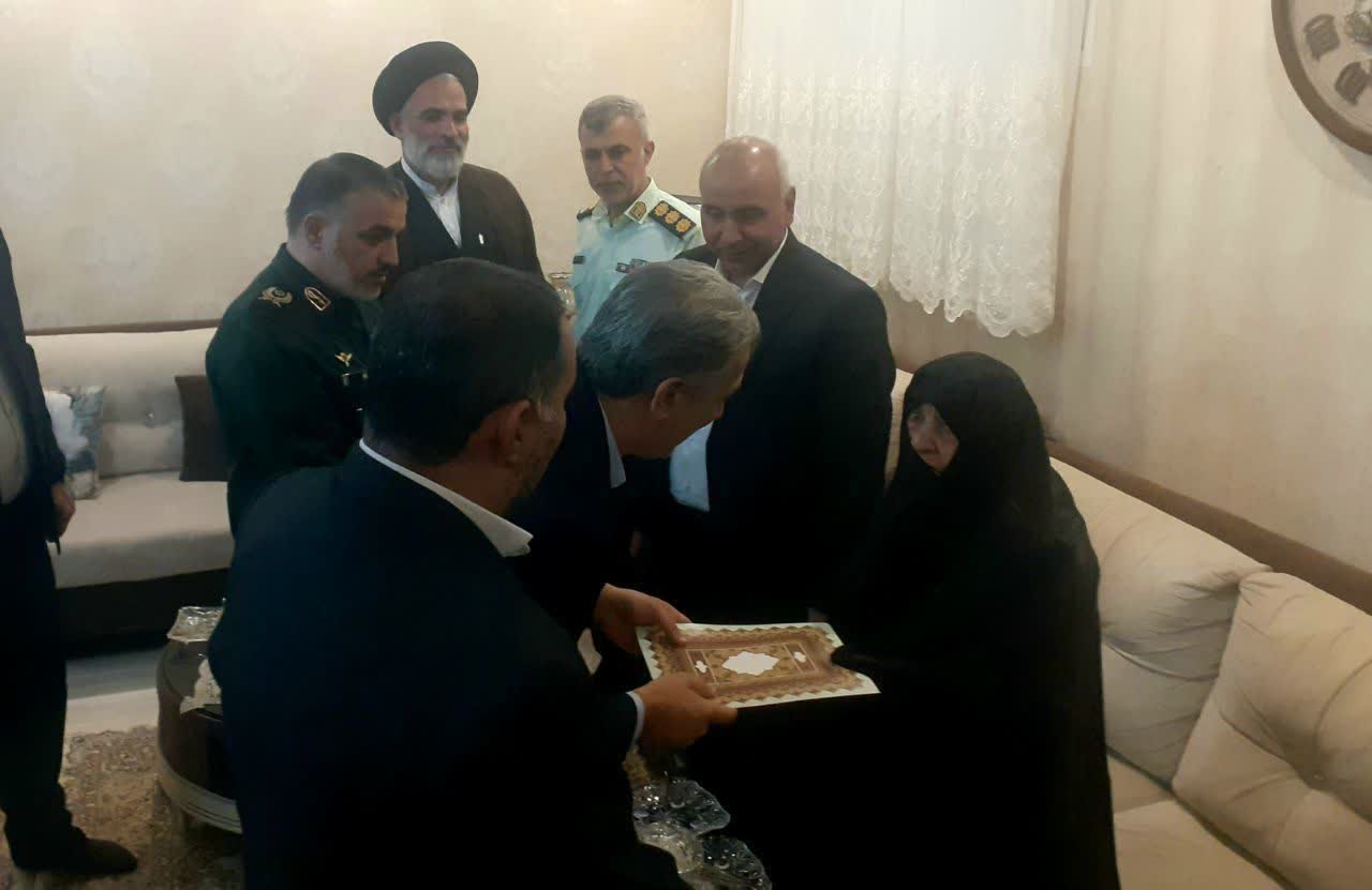 🌷 دیدار فرماندار سلماس و جمعی از مسئولان با خانوادههای معظم شهدا