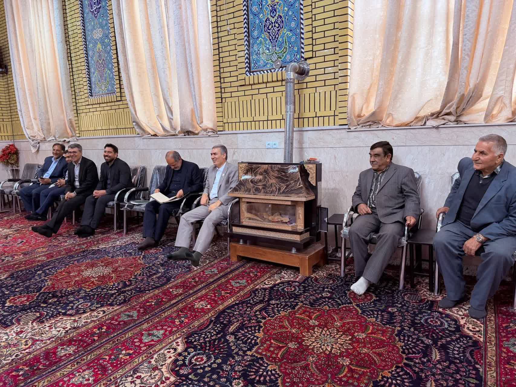 فرماندار شهرستان سلماس به همراه نماینده مردم شریف این شهرستان در مجلس شورای اسلامی با حضور در پنج روستای بخش مرکزی، از نزدیک در جریان مسائل و مشکلات اهالی قرار گرفتند.