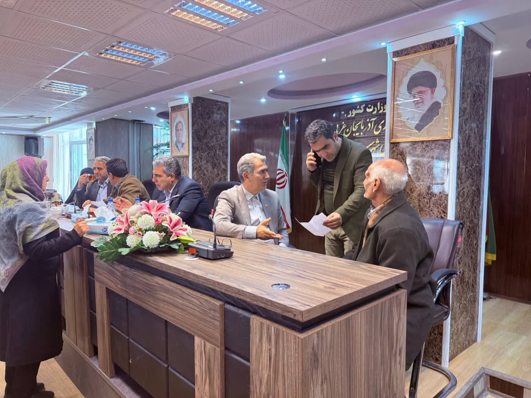 دیدار چهره‌به‌چهره و پنج‌ساعته فرماندار سلماس با بیش از 200 نفر از شهروندان