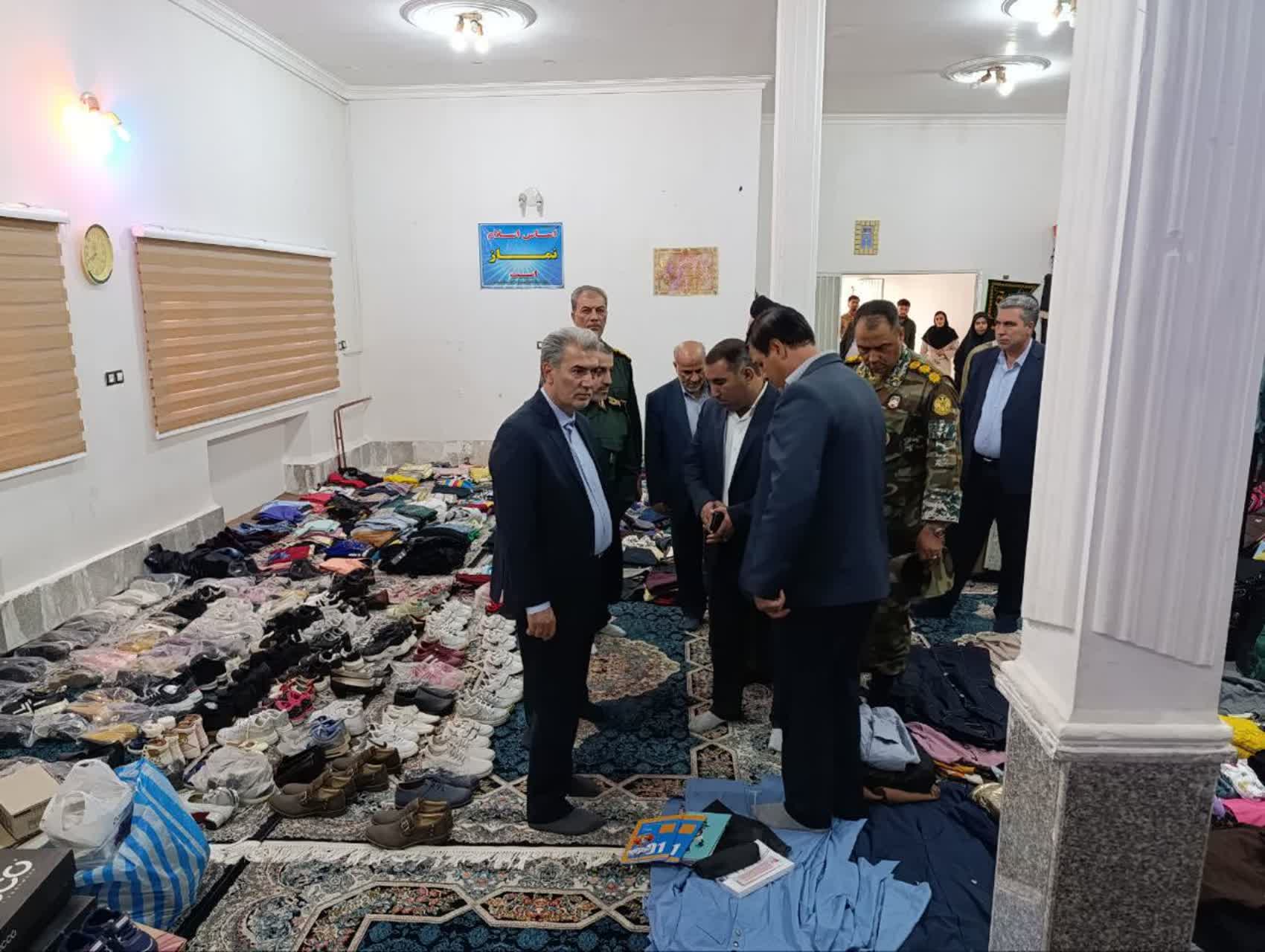 توزیع لوازمالتحریر و پوشاک بین 1200 دانشآموز تحت حمایت کمیته امداد سلماس