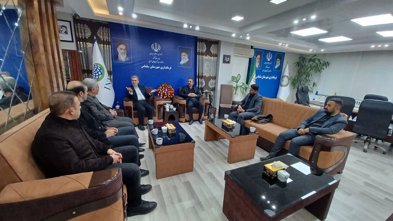 تجلیل مدیرعامل و اعضای مؤسسه «صدای انسانیت» از فرماندار جانباز شهرستان سلماس ‌