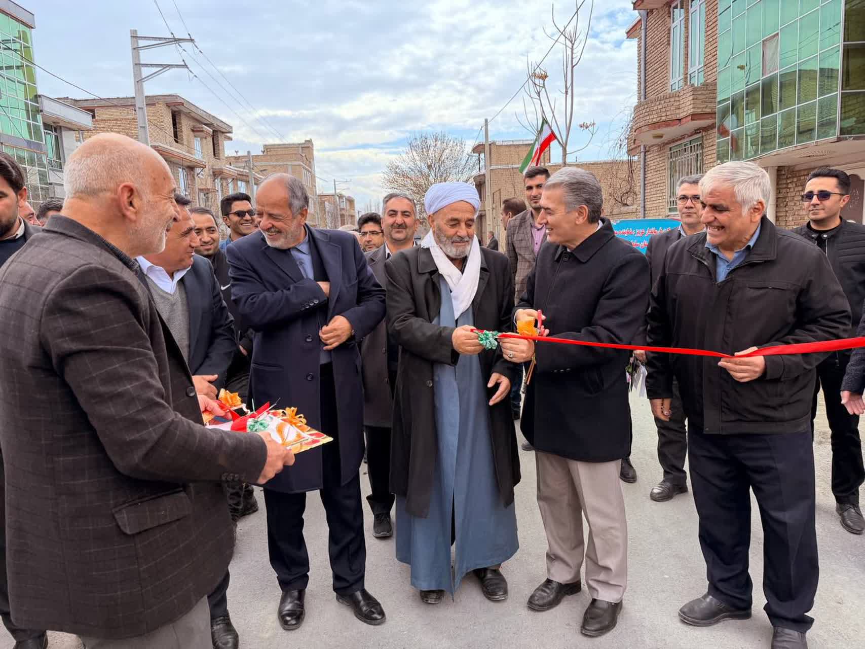 🇮🇷چهل و هفتمین فجر پیروزی🇮🇷  🔹افتتاح پروژه‌های عمرانی دهیاری روستای هفتوان با اعتبار 12 میلیارد تومان