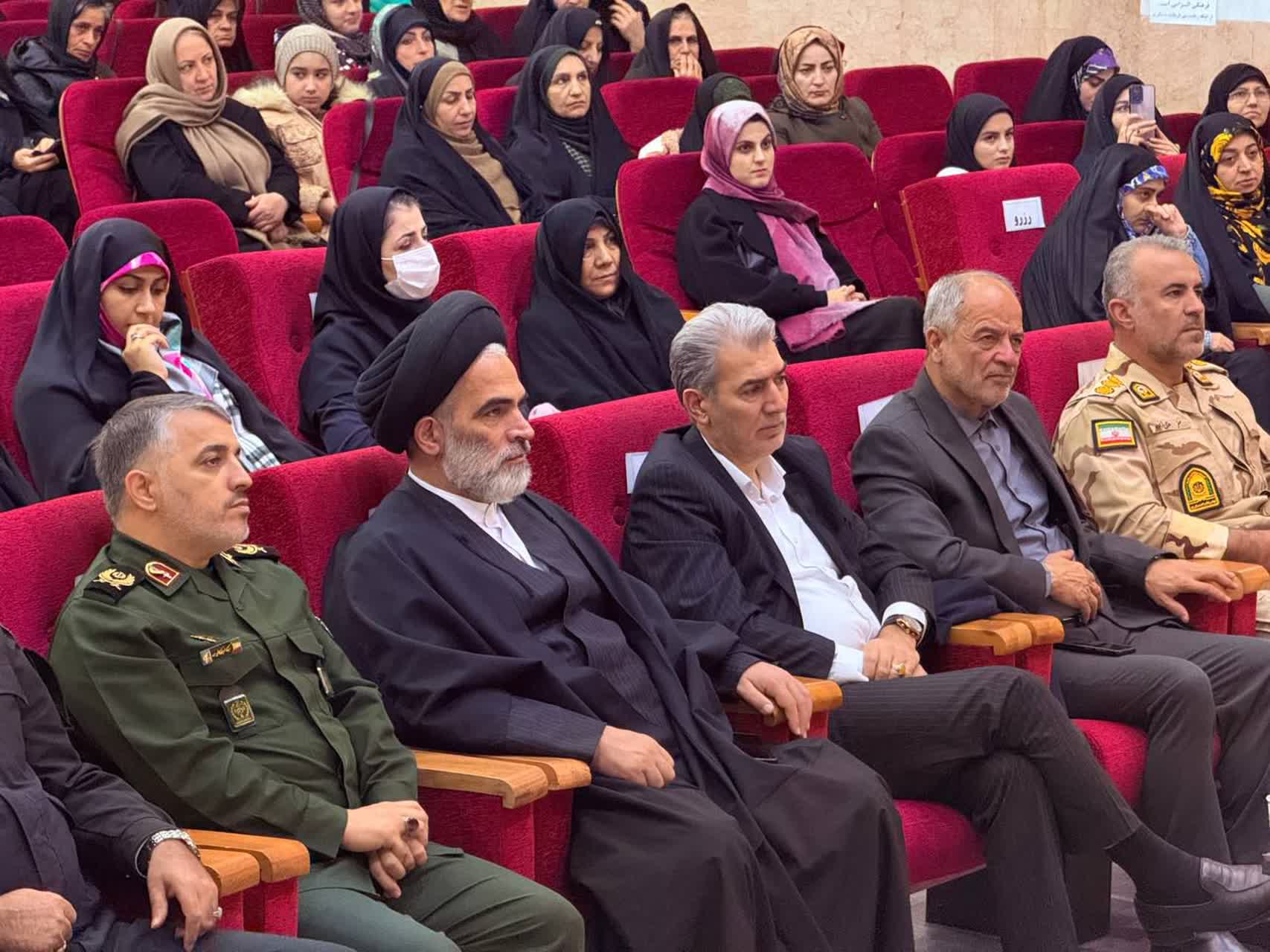 🌸جشن بزرگ «بانوی باشکوه» به مناسبت میلاد فرخنده حضرت فاطمه زهرا(س) و گرامیداشت روز مادر و زن، با حضور امام جمعه، فرماندار، نماینده مردم سلماس در مجلس شورای اسلامی و اعضای شورای تأمین و شورای اداری شه