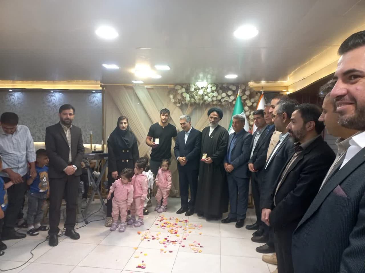 🌸 گرامیداشت هفته ملی جمعیت با تجلیل از خانوادههای چندقلو در سلماس