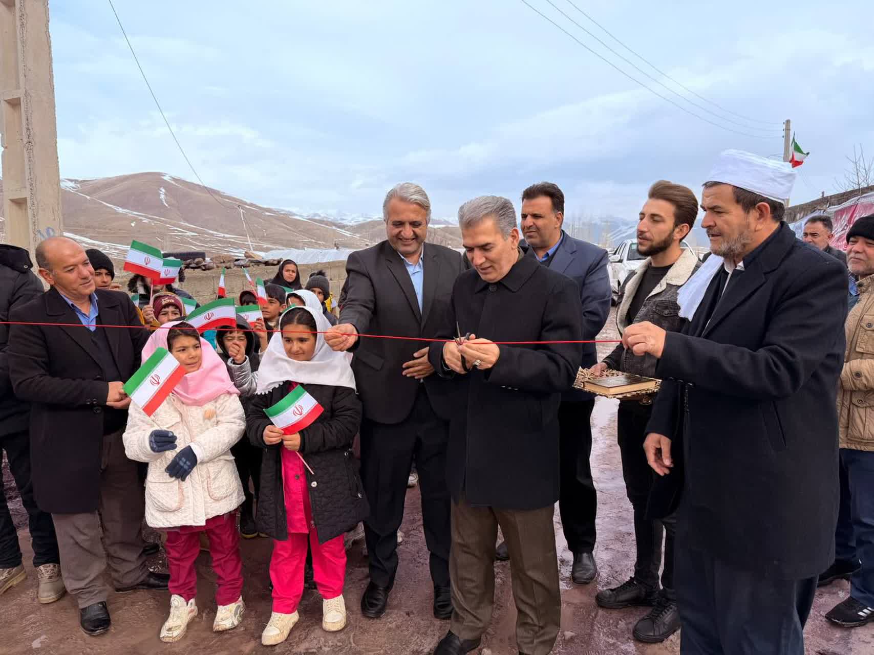 🇮🇷چهل و هفتمین فجر پیروزی🇮🇷  بهره‌برداری از 64 پروژه عمرانی دهیاری‌های بخش کوهسار در نیمسال دوم 1404  با تلاش دهیاری‌ها و پیگیری بخشداری کوهسار مجموعه‌ای از پروژه‌های عمرانی و خدماتی نیمسال دوم سا