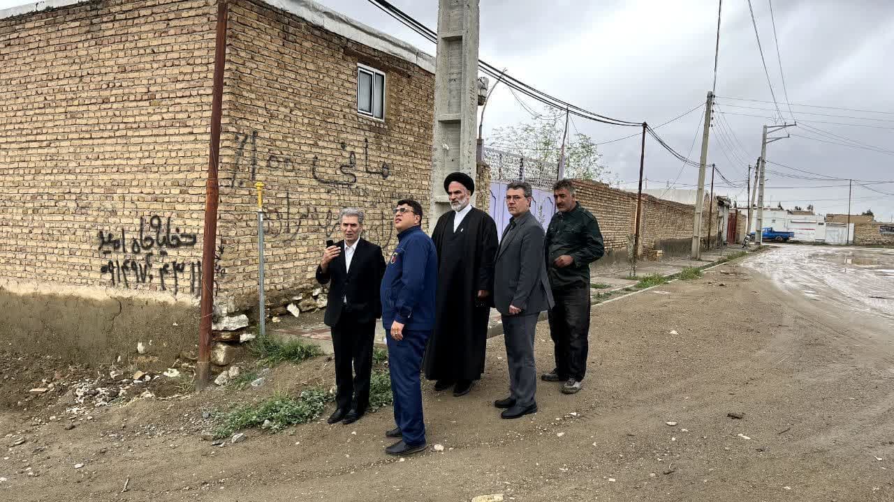 🔺️بازدید میدانی فرماندار سلماس از روستای کنگرلو جهت جابجایی تیرهای برق و آمادهسازی آسفالت معابر